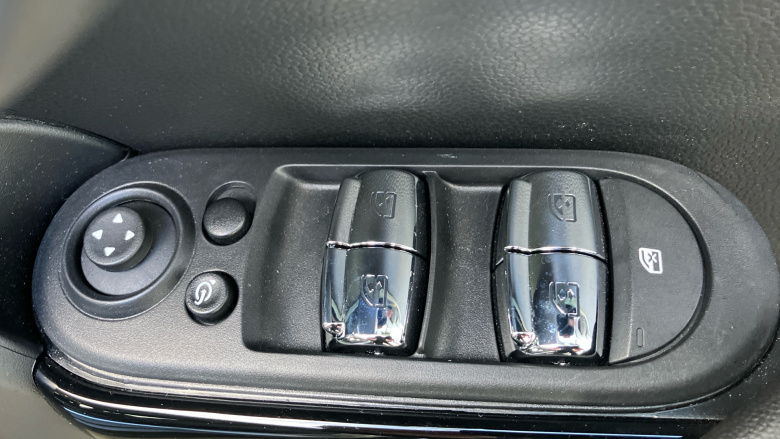 MINI Hatchback 1.5 Cooper Classic Premium 5dr Auto Petrol Hatchback